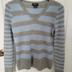Lord & Taylor 100% Cashmere V-Neck Sweater - Size L
